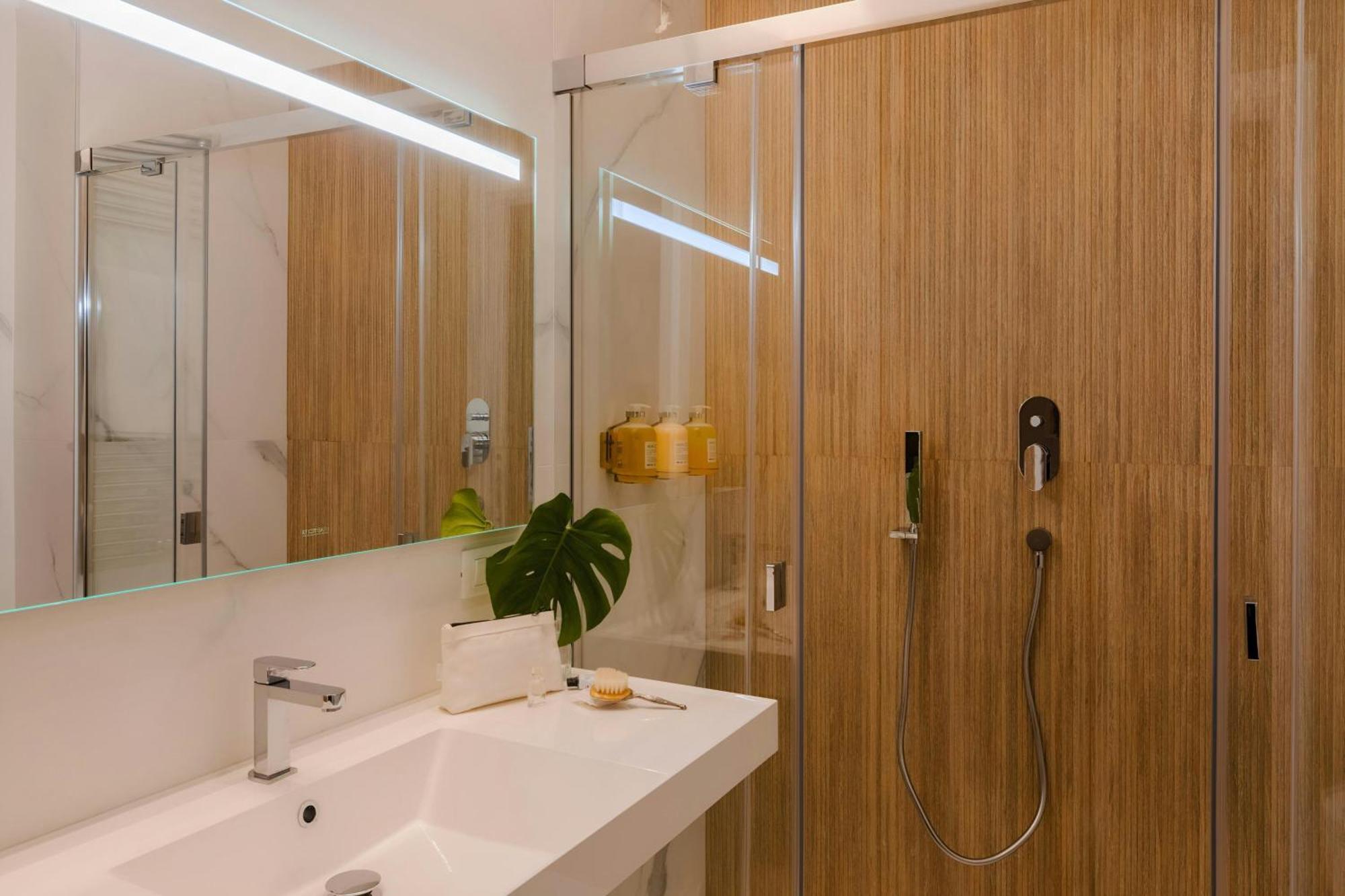 Sonder By Marriott Bonvoy Antinoo Apartments Piazza Del Parlamento Rome Bagian luar foto
